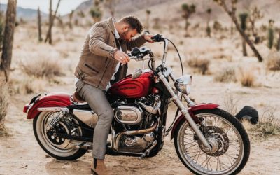 man riding motorbike in desert | Featured image for motorbike finance Brisbane | JET Team Finance service page.